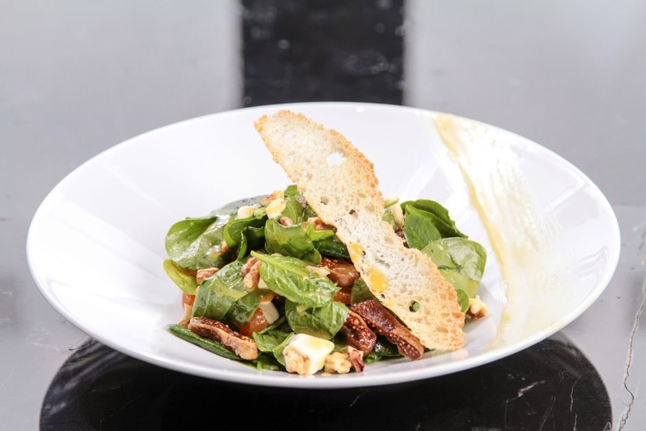 Pélardon rôti au miel et salade de noix