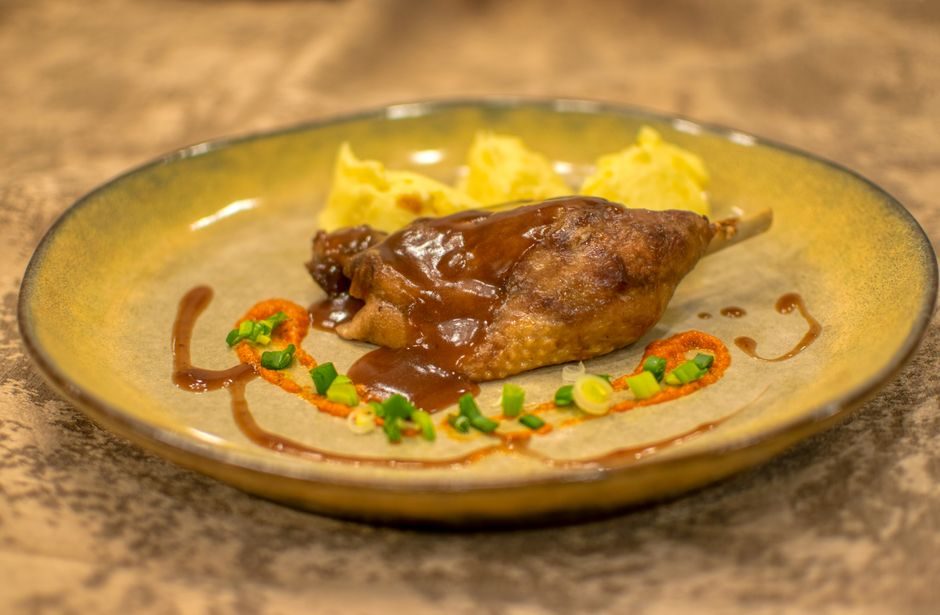 Confit de canard du Quercy et pommes à l'ail